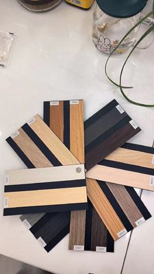 Panel Papan Akustik Ketebalan 12mm Panel Dinding Kayu Slat Untuk Dekorasi Rumah