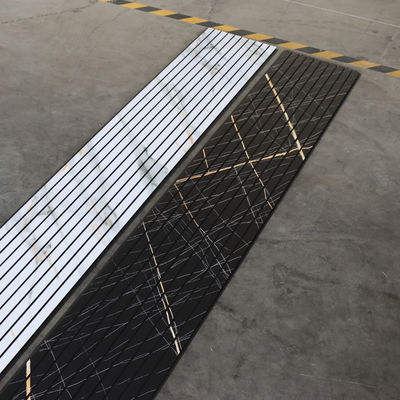 Panel Langit-langit PVC Dekorasi Rumah Modern Sebagai Papan Dinding 3D Tekstur Panel Dinding PVC Untuk Ruang Tamu Fitur Dinding Kamar Tidur