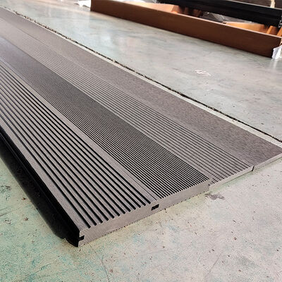 Decking WPC Luar Ruangan Berumur Panjang.