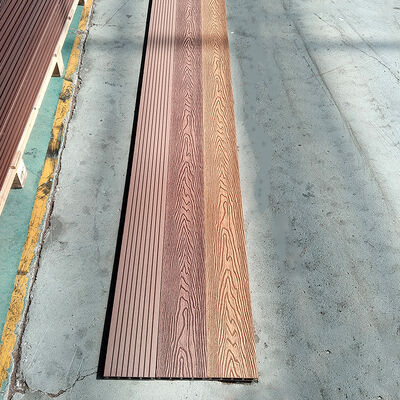 Co-Extruded WPC Wall Decking. Solusi Lantai Plastik Komposit Kayu Luar Ruangan