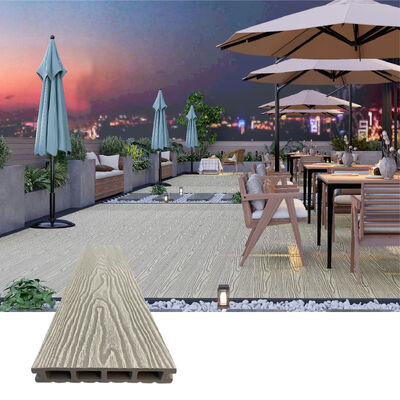 Lantai WPC Luar Ruangan yang awet. Lantai Komposit Waterproof Struktur Kerongkongan untuk Penggunaan Taman & Lansekap