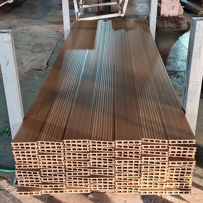 Lantai komposit tahan air untuk kolam renang dan jalan kaki eksterior