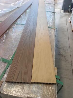 Nyaman untuk Memasang Ubin Lantai Piso Deck Wpc Decking Wpc 40x40 untuk Decking Teras