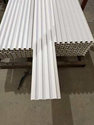 Disesuaikan Eco Friendly Indoor Irregular Grille Wpc Panel Dinding 160x24 Cladding