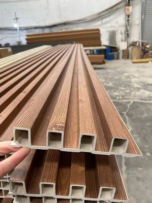 Kayu Butir Kayu Dilaminasi Panel Dinding WPC Interior Untuk Dekorasi Dalam Ruangan