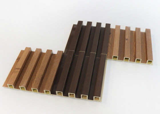 Dekorasi Dalam Ruangan Kayu Bergalur Komposit Panel Dinding WPC 160mm x 24mm Tahan Air