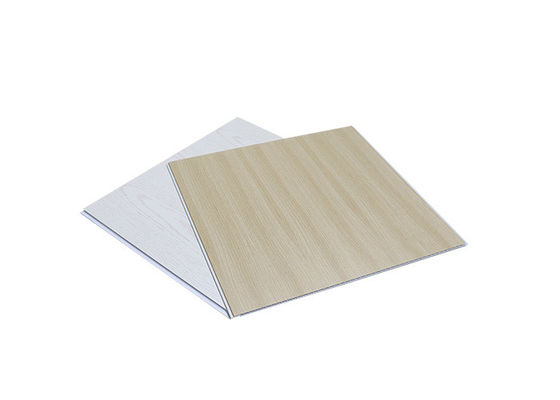 Panel Langit-Langit PVC Kayu Dalam Ruangan Plastik Komposit PVC Coating Cladding Papan Dinding Bergalur
