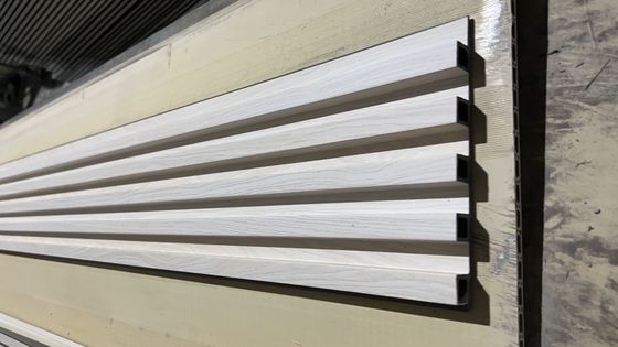 Pengganti Kayu WPC Composite Panel Cladding Laminated Louver