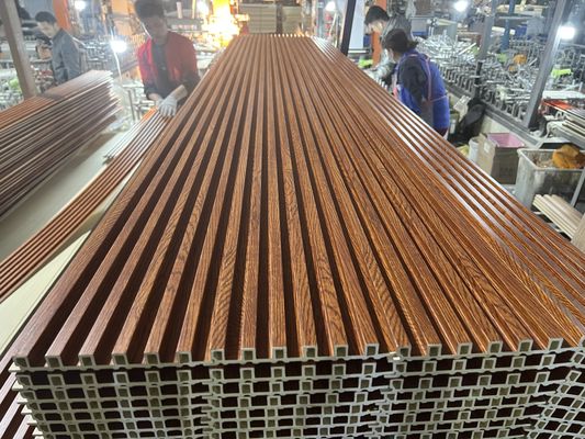 Pengganti Kayu WPC Composite Panel Cladding Laminated Louver