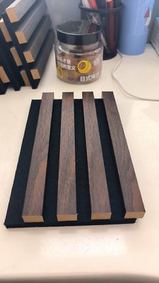 Panel Papan Akustik Ketebalan 12mm Panel Dinding Kayu Slat Untuk Dekorasi Rumah