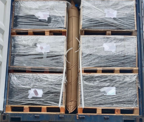 Panel dinding WPC modern dengan tekstur biji kayu untuk dekorasi eksterior